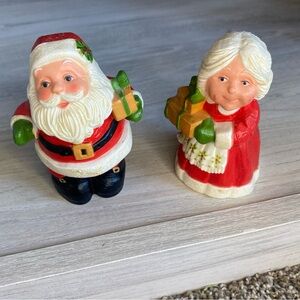 Vintage Hallmark Christmas Santa Claus And Mrs Claus Salt And Pepper Shakers